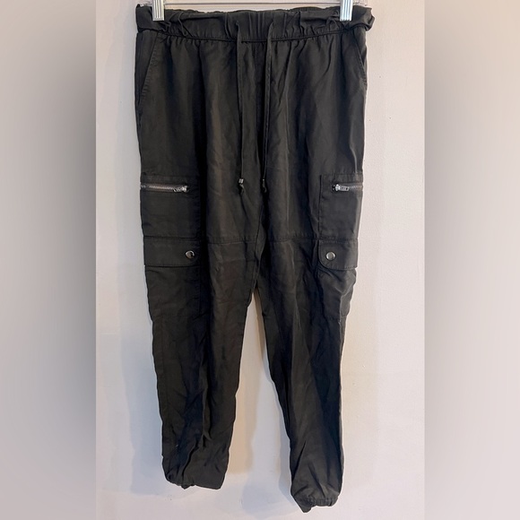 BANANA REPUBLIC Women’s Black Tencel Cargo Jogger Pants Size XS - Picture 1 of 5